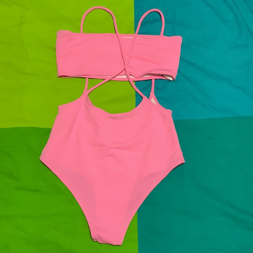 Bikini - Picture 2 of 2